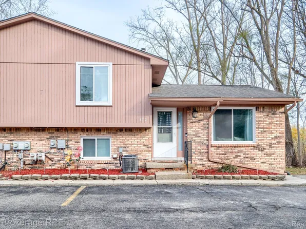 370 Oakwood Rd, Ortonville, MI 48462