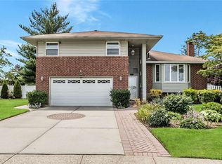 2081 Valentines Rd, Westbury, NY 11590