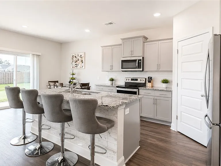 484 Foxtail Dr — Photo 4