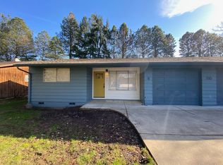 1110 S Pennington Dr #B, Newberg, OR 97132