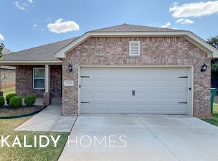 745 Christian Ln, Yukon, OK 73099