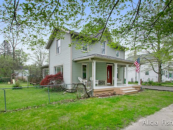 3rd image of 426 E Court St