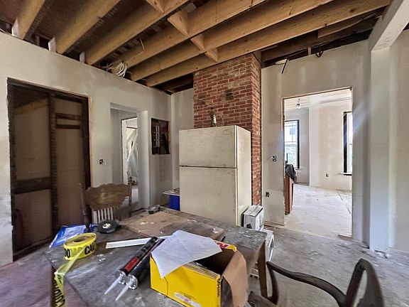 5th image of 149 W 3rd St