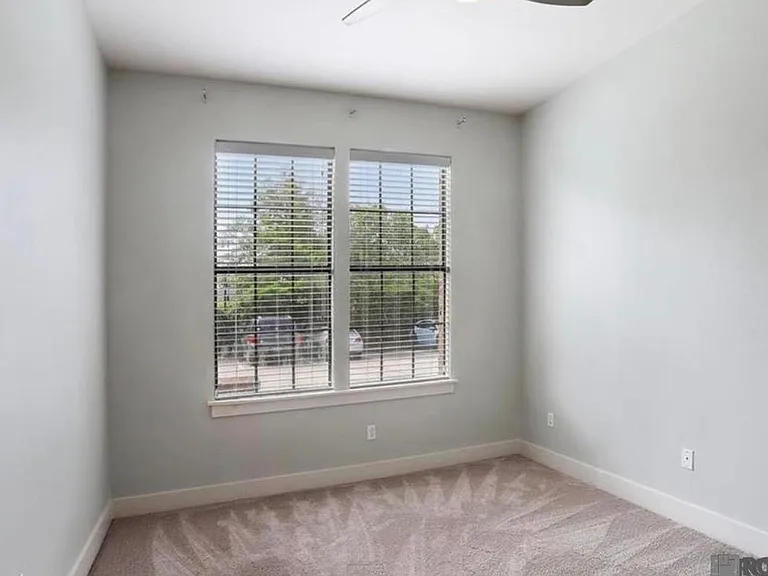 333 E Boyd Dr #17 — Photo 6