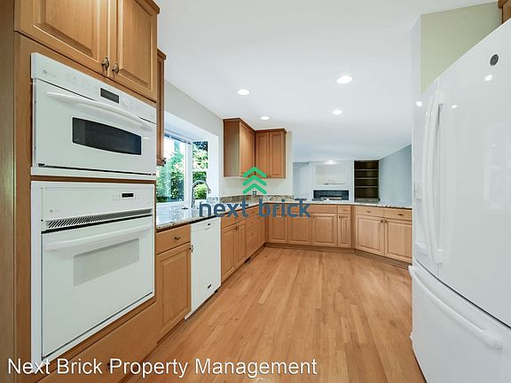5th image of 15402 33rd Ave SE