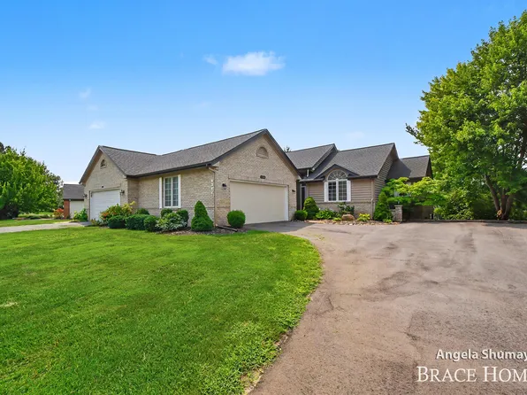 4942 N Quail Crest Dr SE, Grand Rapids, MI 49546