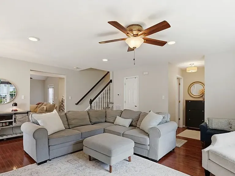10019 Crystal Lake Ave — Photo 6