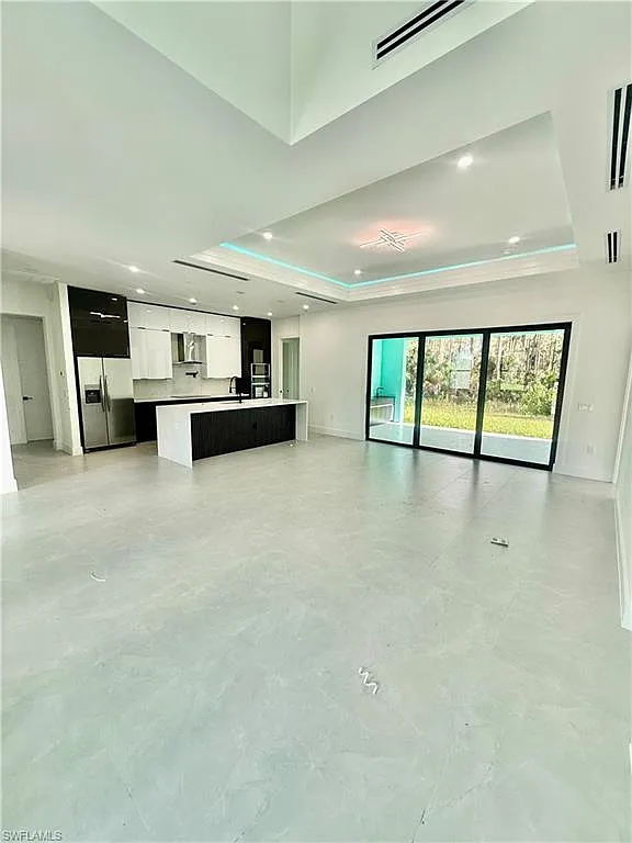 4 bed, 3.0 bath, 2837 sqft, $5,000 — Photo 3
