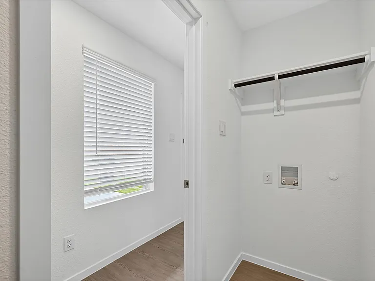 1328 Alfred St — Photo 16