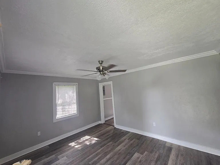 438 W Ash St — Photo 8