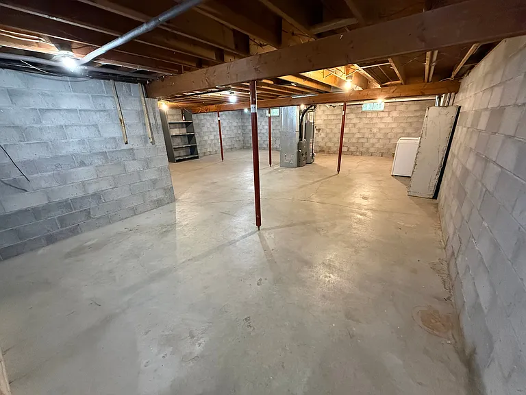Basement with ample storage