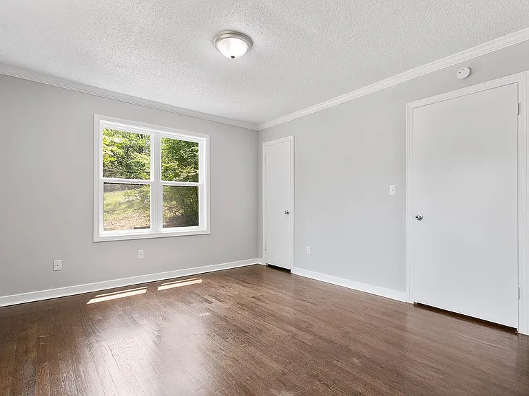 3934 Grace Ave — Photo 6