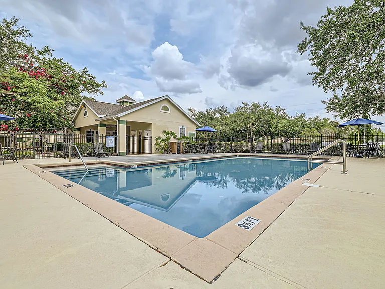 Golden Oaks — Photo 8