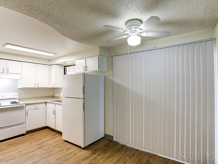 Arrowsmith Apartments — Photo 23