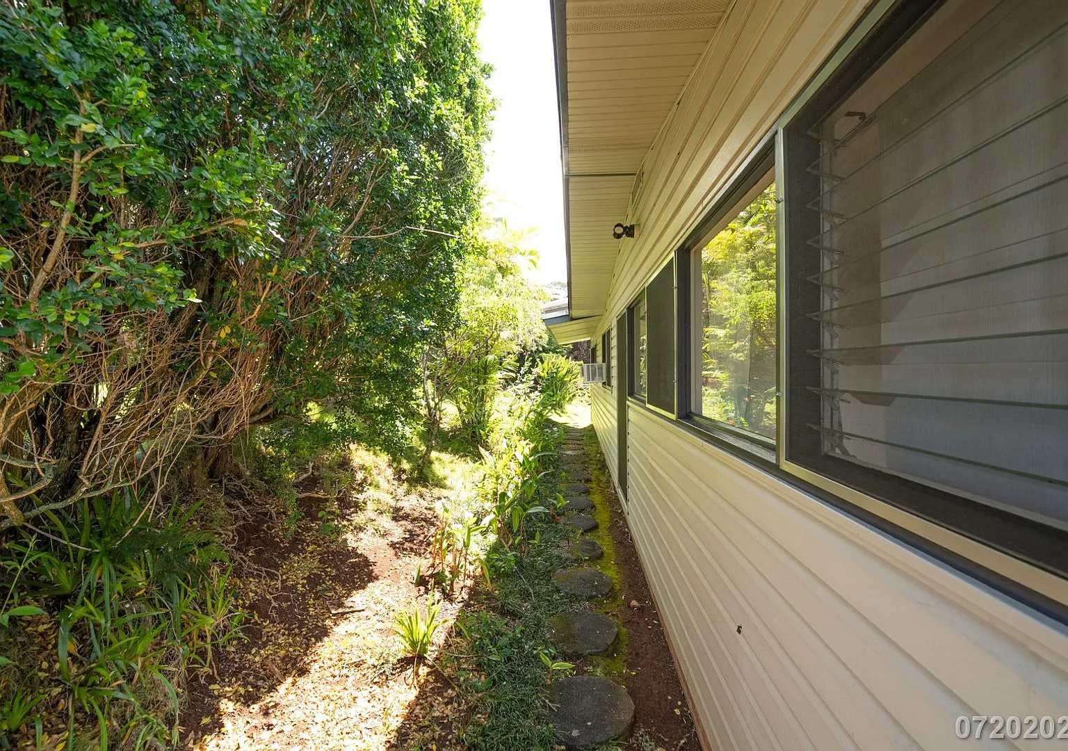 Rarely Available 3BA/2BA/3-4 Pkg SF in Aiea Heights — Photo 3