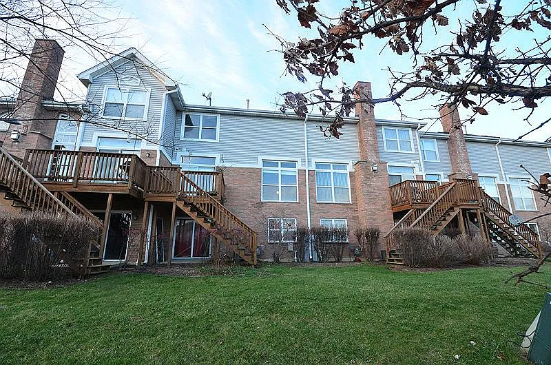 313 Lucille Ln — Photo 3