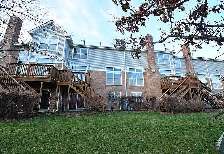 313 Lucille Ln — Photo 3