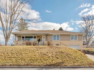 5611 S 50th St, Omaha, NE 68117