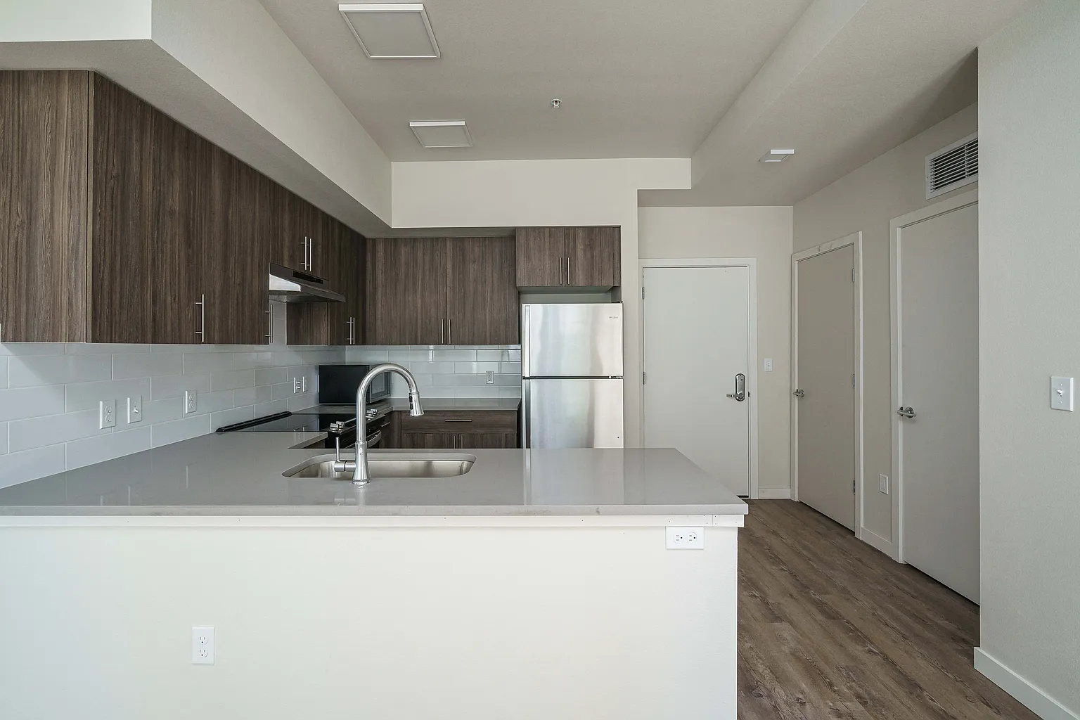 1311 SW Gibbs St #401 photo 1