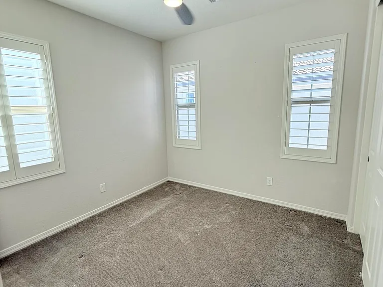 2366 W Gloria Ln — Photo 44