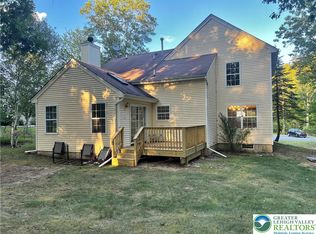 2146 Bedford Dr, Bushkill, PA 18324