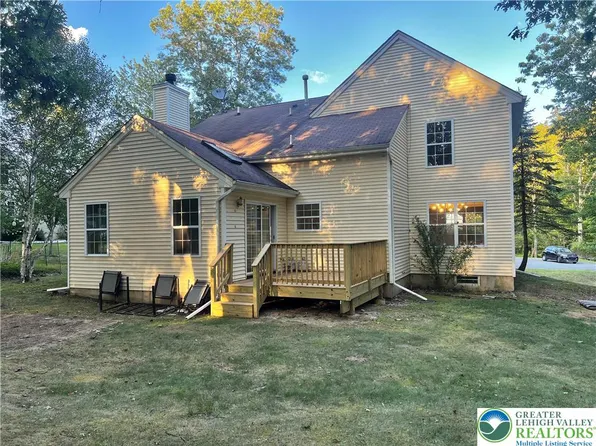 2146 Bedford Dr, Bushkill, PA 18324