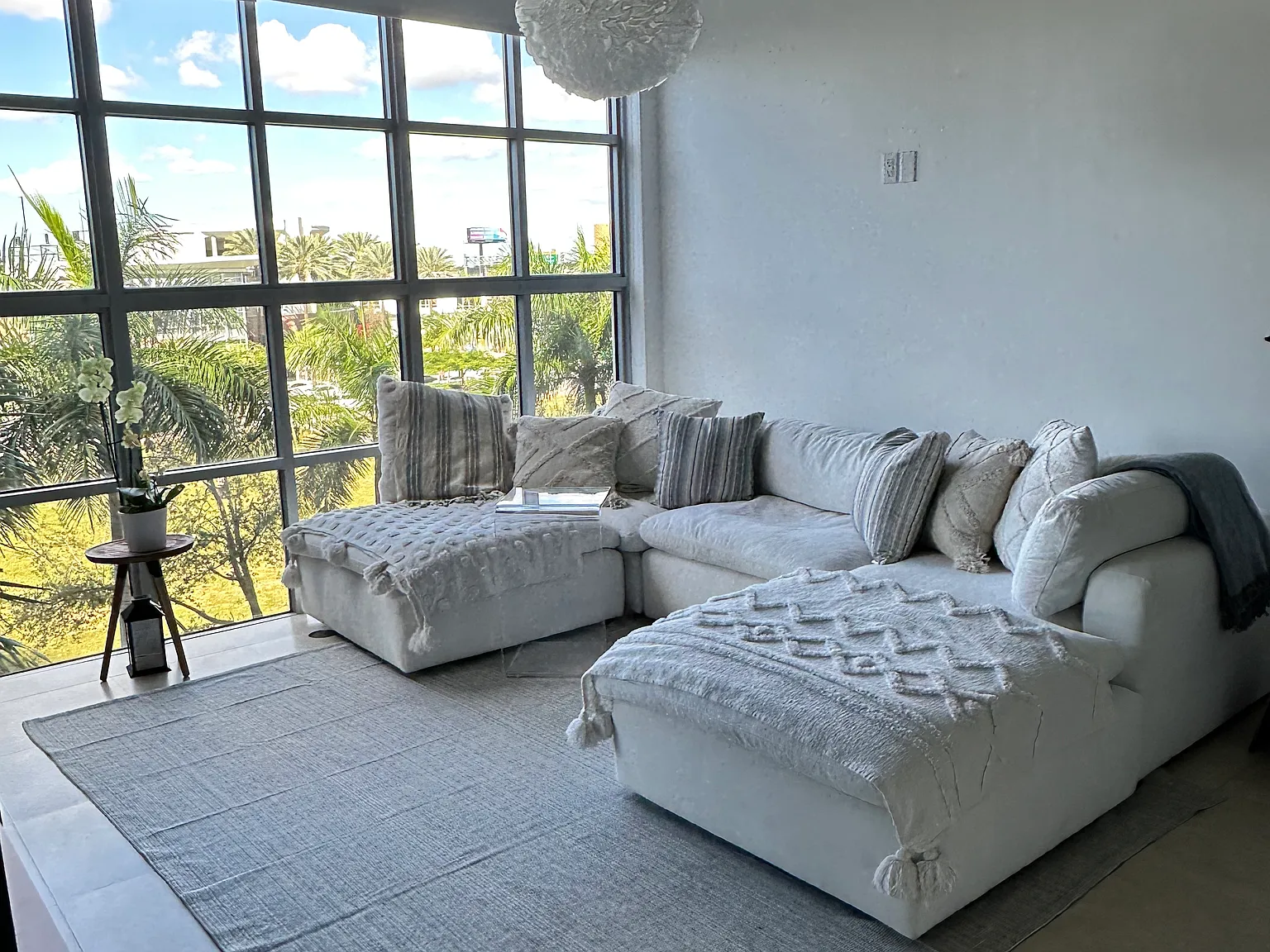 1 bed, 1.5 bath, 807 sqft, $3,200 — Photo 1