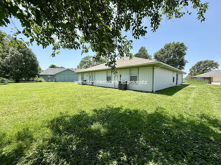 503 N Austin St — Photo 19