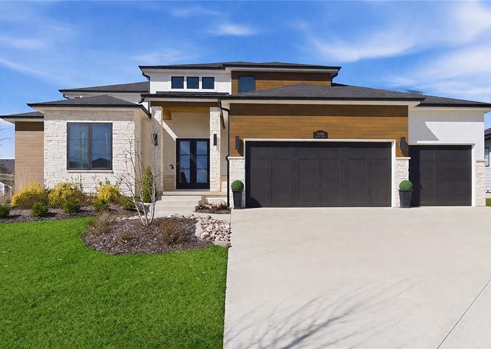 16908 Rosehill St, Overland Park, KS 66221 | Zillow