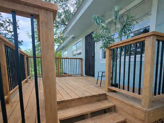 3rd image of 100 Turner Ln