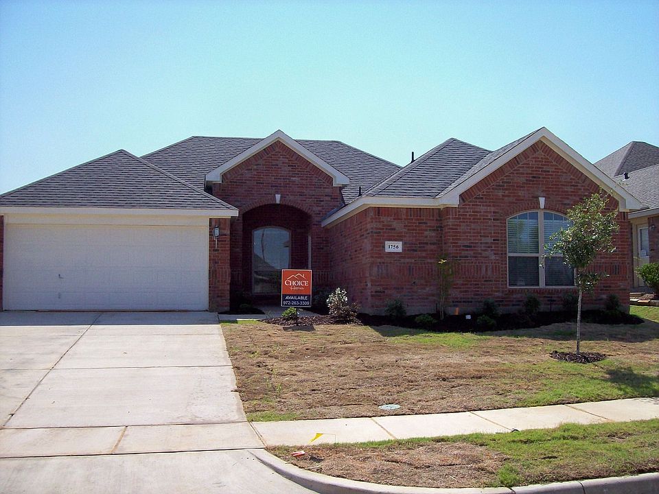 Beautiful 3-2-2 with large backyard!