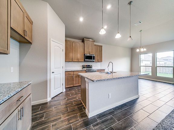 3rd image of 205 Stag Way
