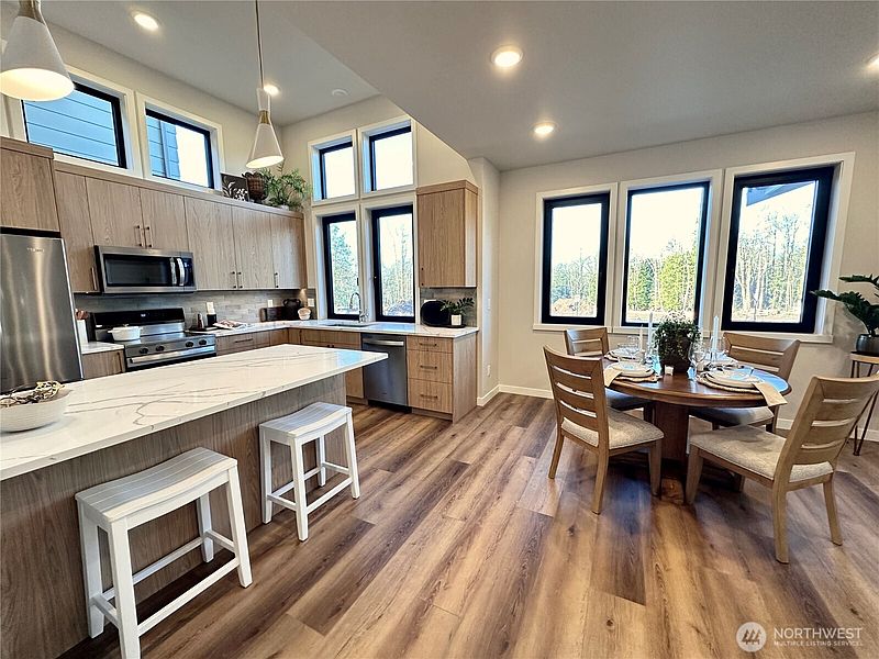 2nd image of 4304 Creston Way