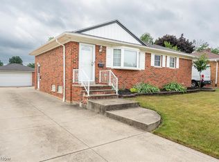 2701 Hetzel Dr, Parma, OH