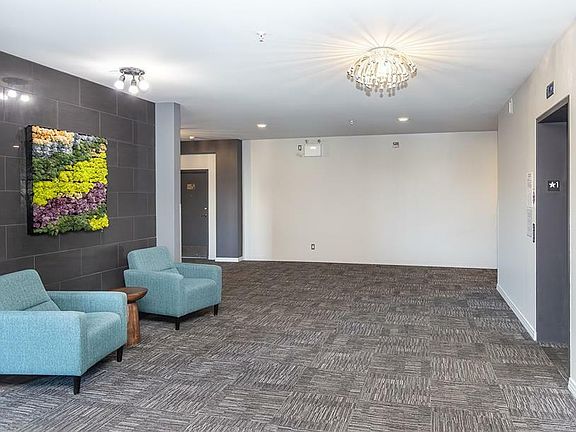 4th image of 235 Evergreen Sq #219