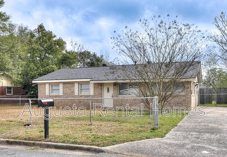 3330 Young Forest Dr — Photo 3