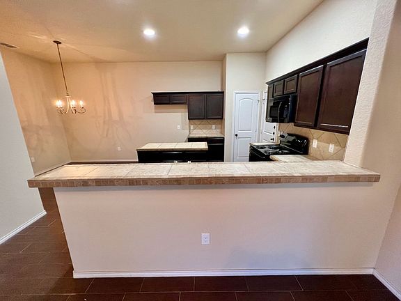 5th image of 708 Creekside Cir