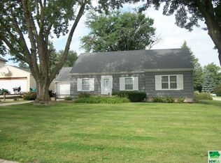 605 N 11th St, Cherokee, IA 51012