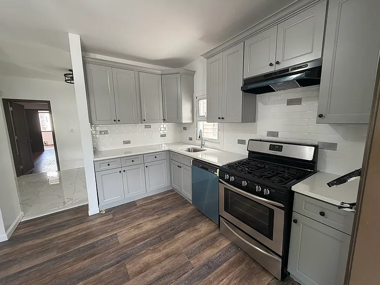 270 Born St #1 — Photo 6