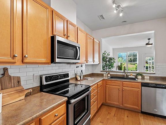 3rd image of 100 Stratford Lakes Dr Unit 227