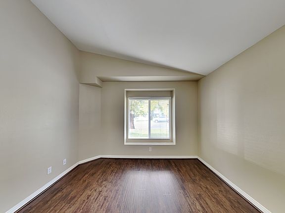 4th image of 702 Jasper Ave