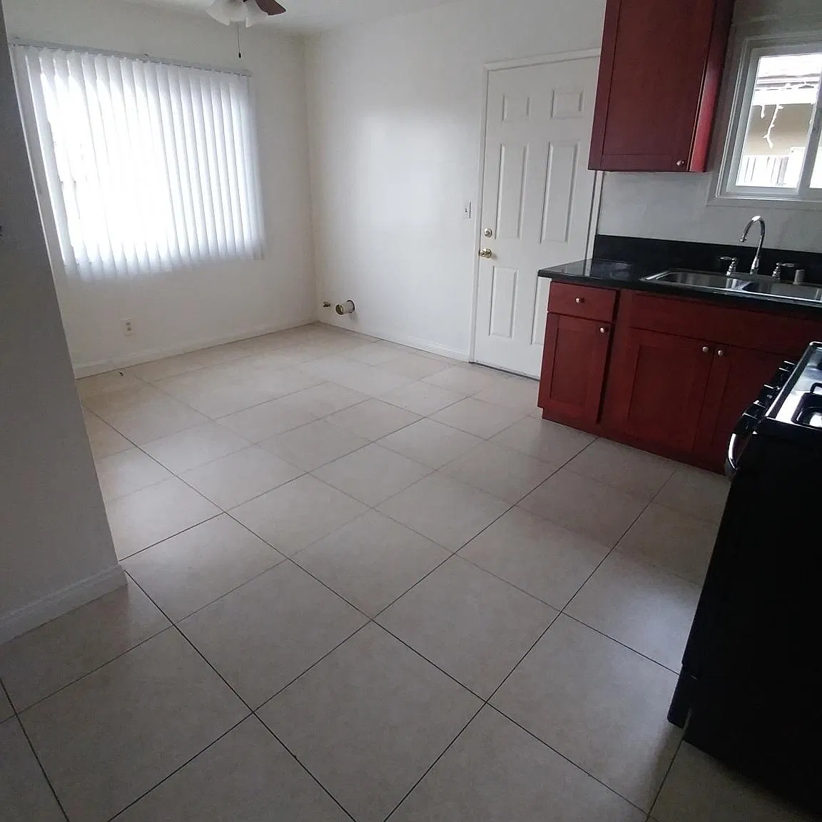 2 bed, 906 sqft, $3,200 — Photo 3
