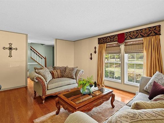 5th image of 9825 Cherry Grove Rd