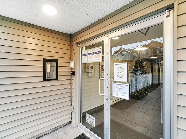 579 Rosehill St — Photo 21