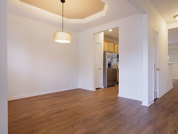 4th image of 323 Majesty Ct