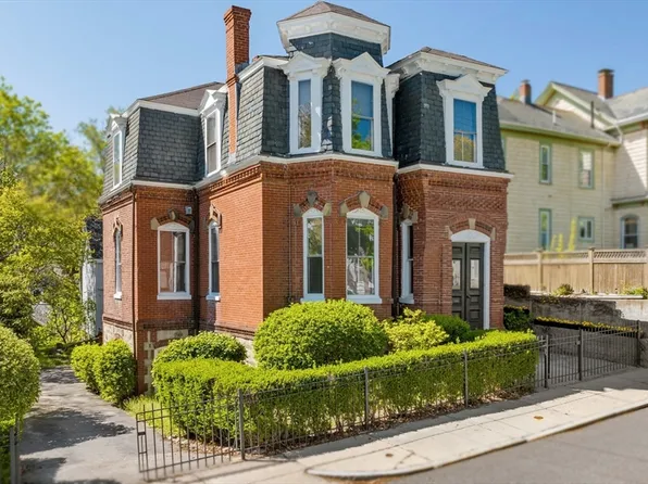 51 Rockview St, Jamaica Plain, MA 02130
