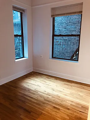 Rented by Metropolis Real Estate of Manhattan | media 11