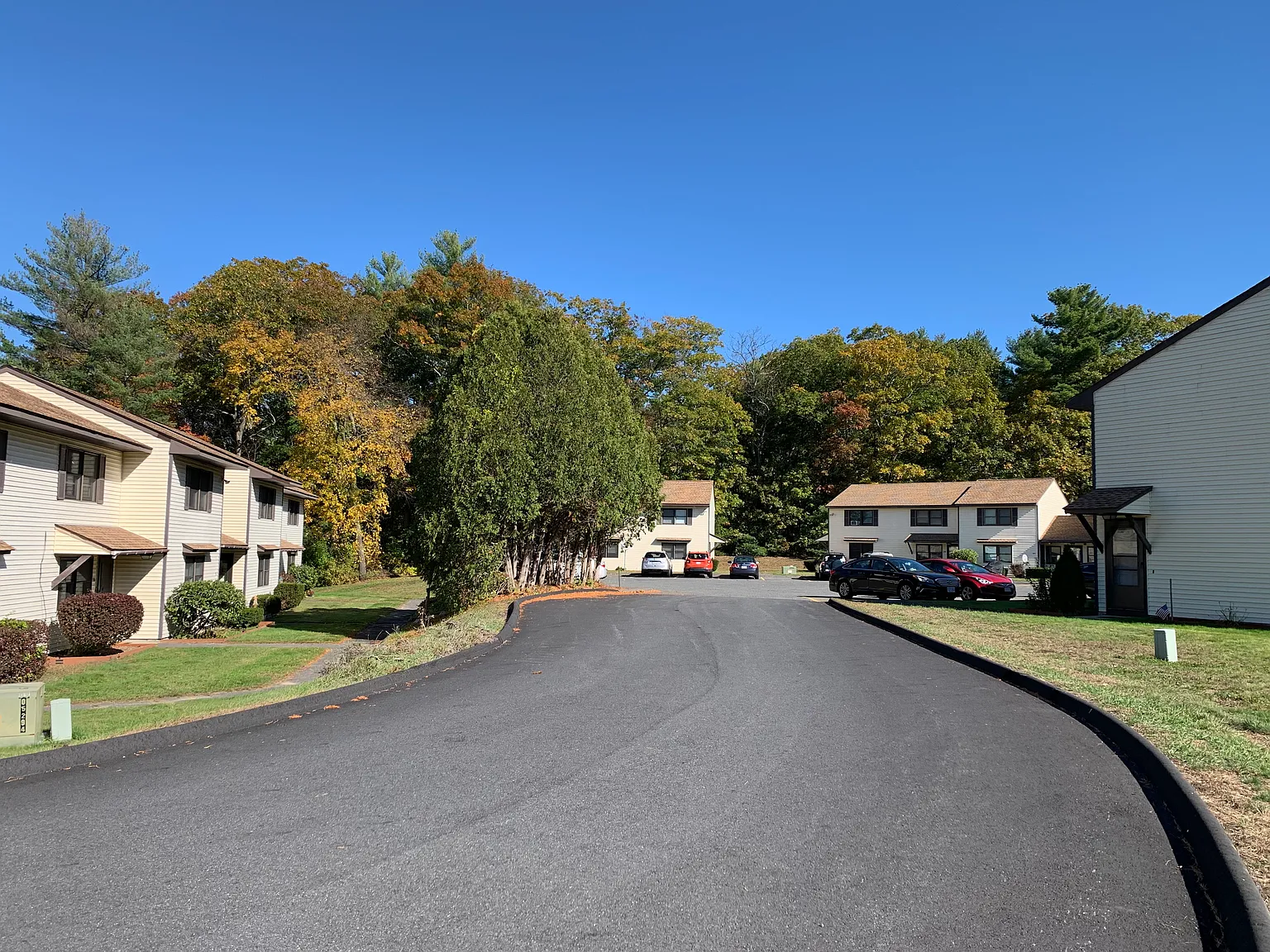 2 bed, 1.5 bath, 952 sqft, $1,750 — Photo 2