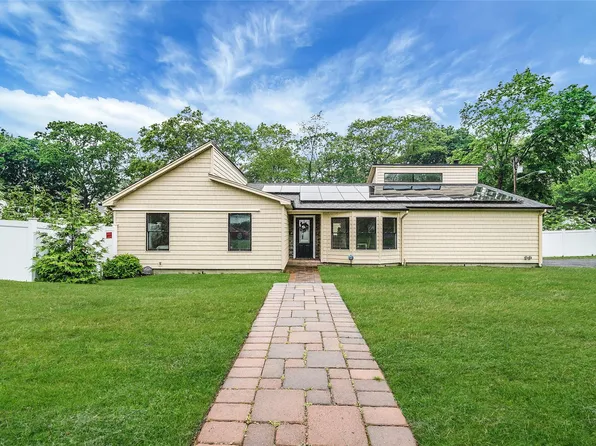 134 Lawrence Avenue, Hauppauge, NY 11788