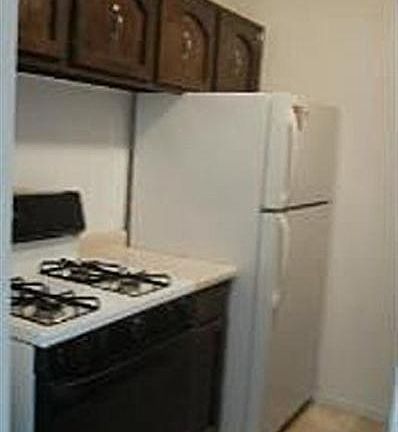 4th image of 1075 Valley Ln #5-304